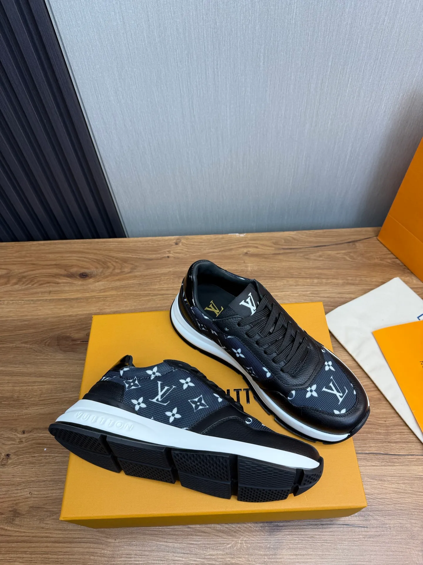 Men's shoes 💰800💰 LOUIS VUITTON [Luden Yiwei] Brand new trendy Lv is on the market 🎁, casual and fashionable men's shoes 👟Original 1:1 shipment✅ The upper is made of imported brand leather + cowhide lining, the original wear-resistant rubber outsole, the version is simple and elegant, exclusive for trendy men. 38-44 (customized at 38.45)